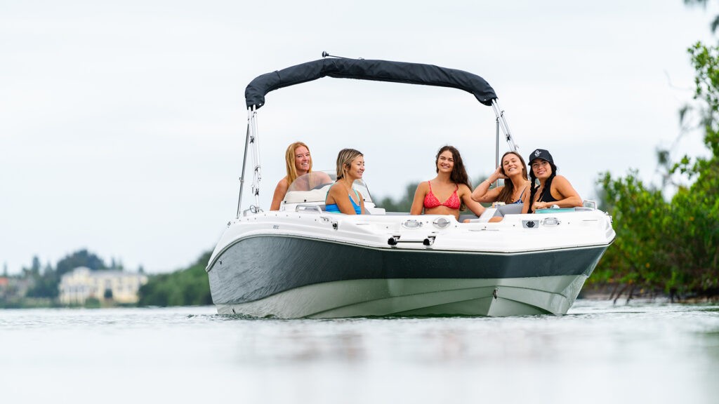 NauticStar 193 Deck Boat