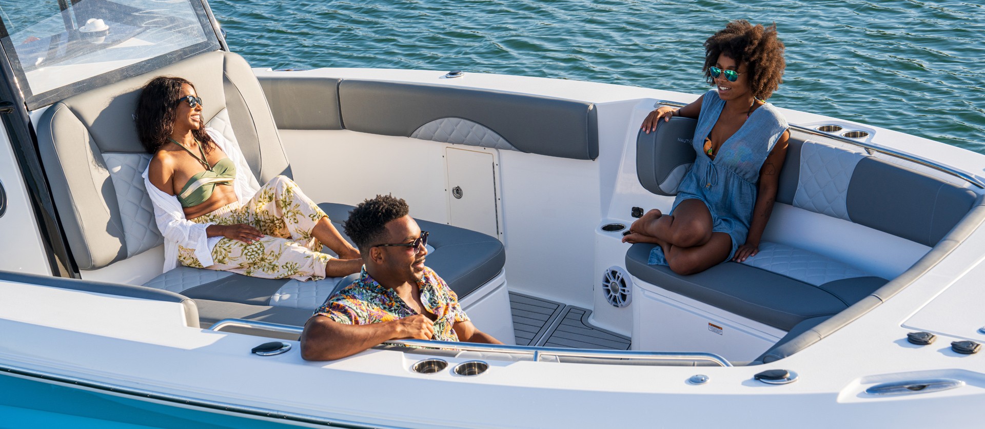 Ultra-comfortable upholstered bow seating with bolsters, backrests, and table quickly converts into a super-wide, stable casting deck.